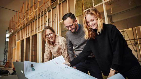 Linnea Berg och Maria Lyth från Wingårdhs arkitektkontor och Christian Ahlkrona från Granitor,