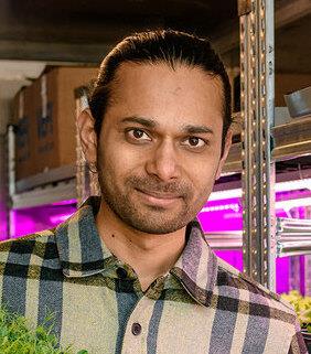 Naveen Chalakur Stadsodlare i Tiny Greens och verksam i Embassy of Sharing